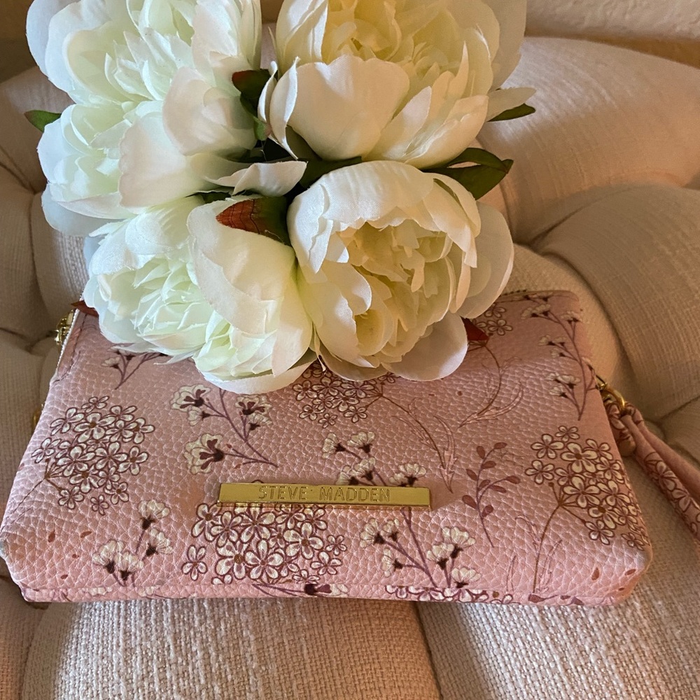 Steve Madden Wristlet Wallet Pink Floral A Double Zip Gold